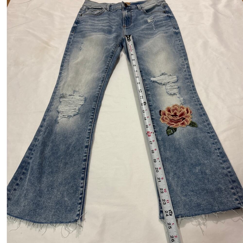 Driftwood Women’s 26 Roxy Kick Flare Cropped Jeans Distressed Embroidered Floral - Picture 11 of 12